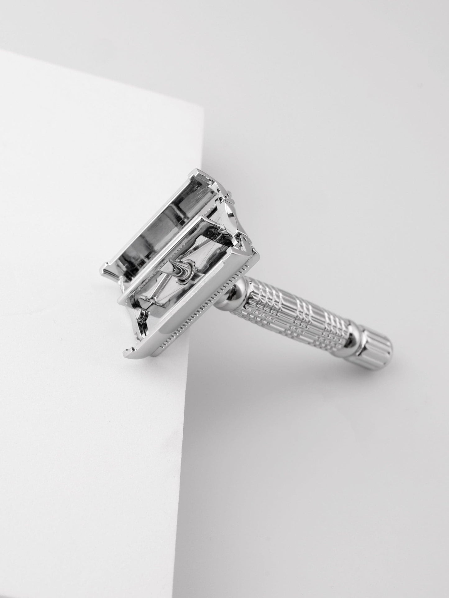 Razor Burn Free Butterfly Safety Razor FSR216