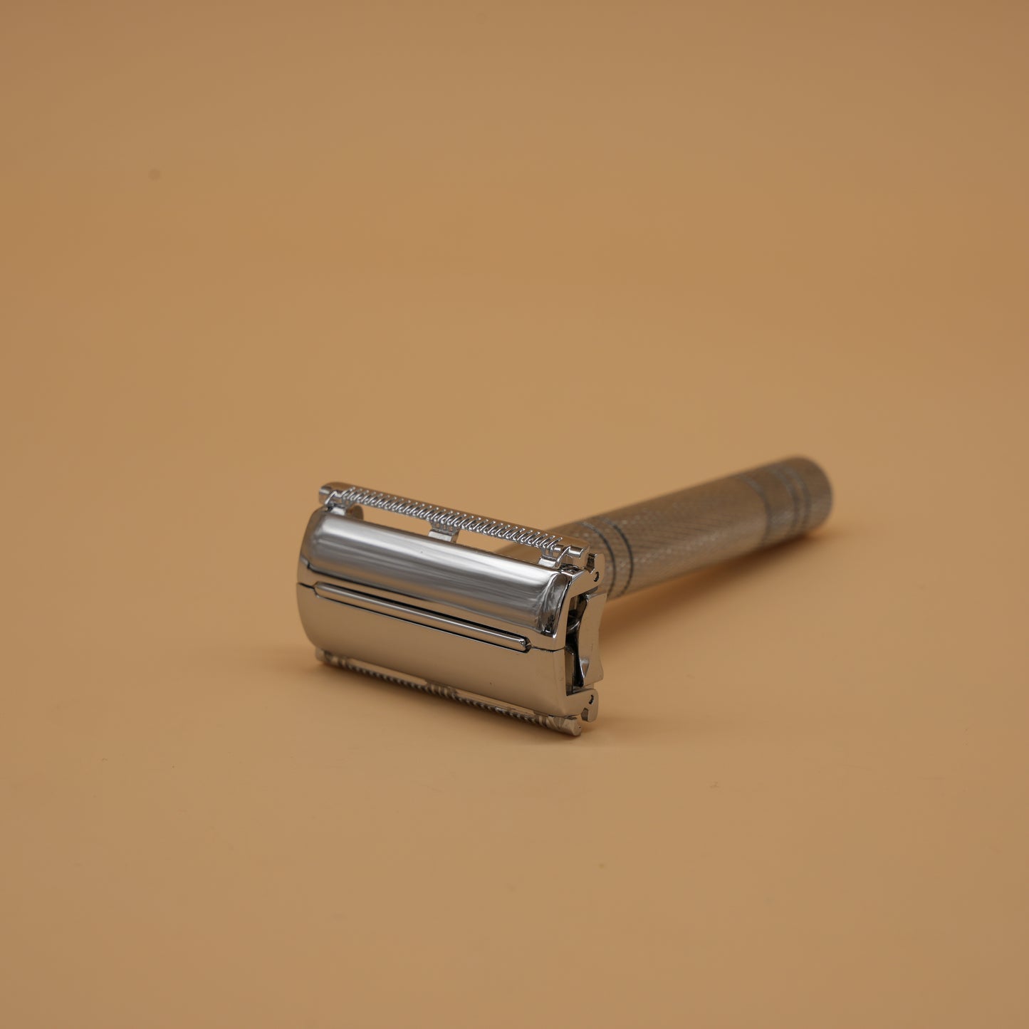 Razor burn free butterfly open safety razor FSR218-T