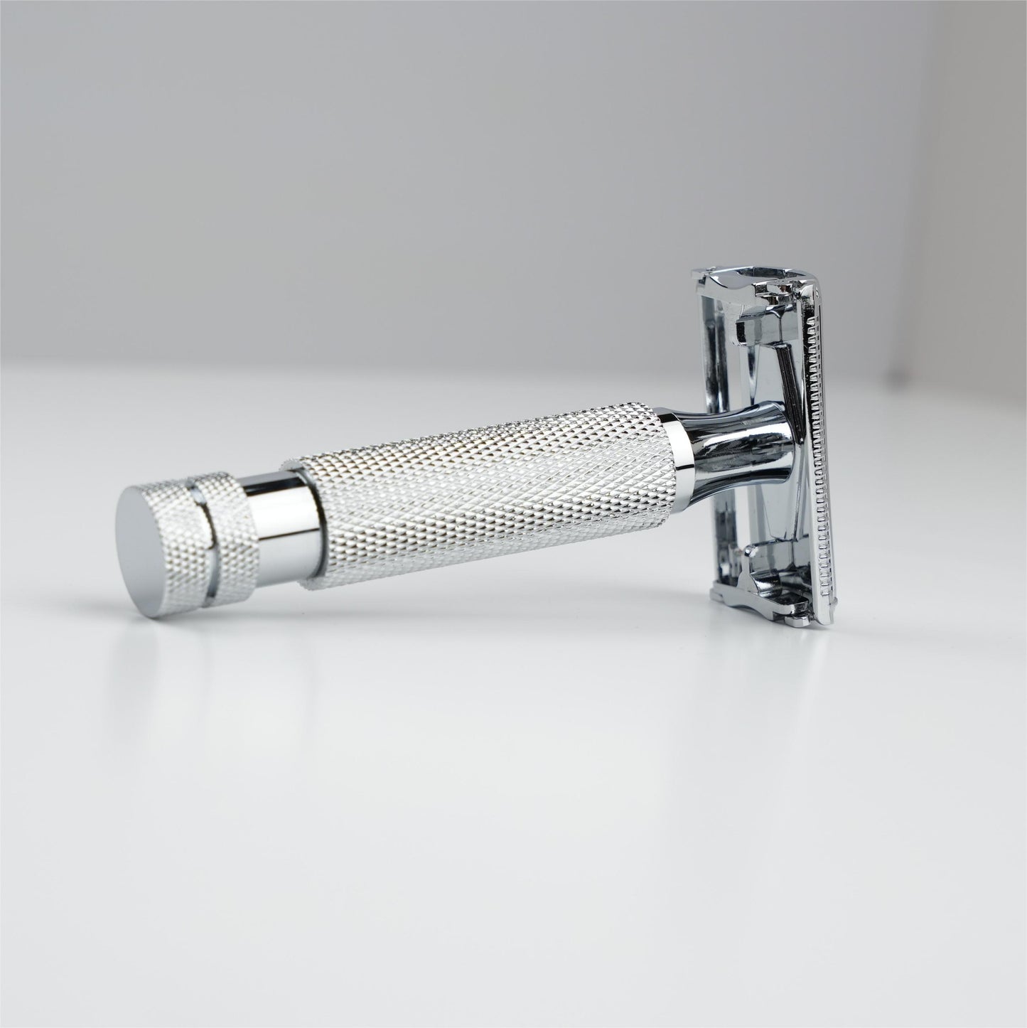 Twist to Open Butterfly Safety Razor FSR234