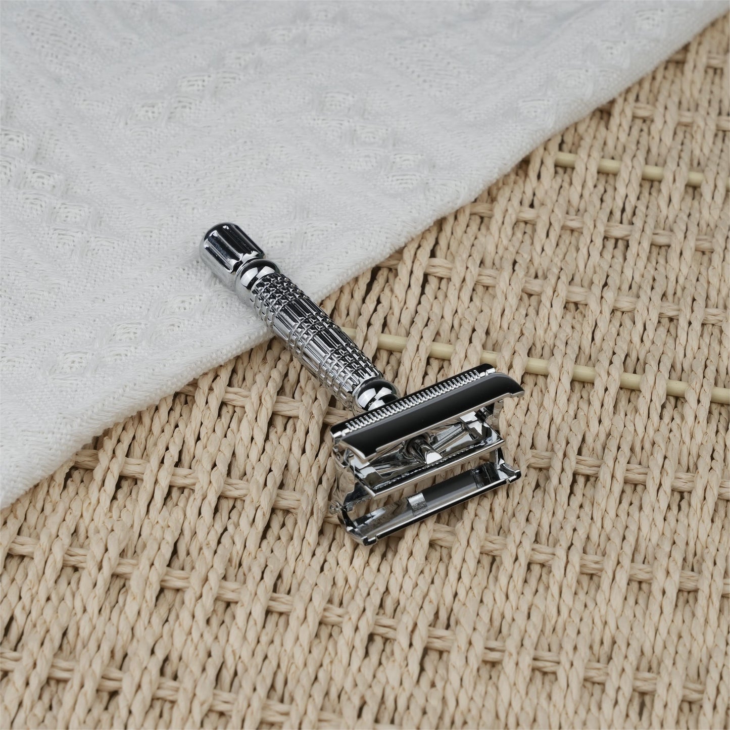 Razor Burn Free Butterfly Safety Razor FSR216